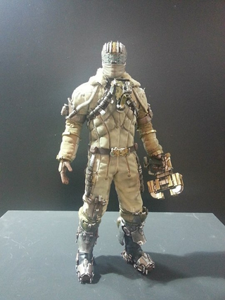 Illustration for article titled Photos Of The New Dead Space And Titanfall Figures